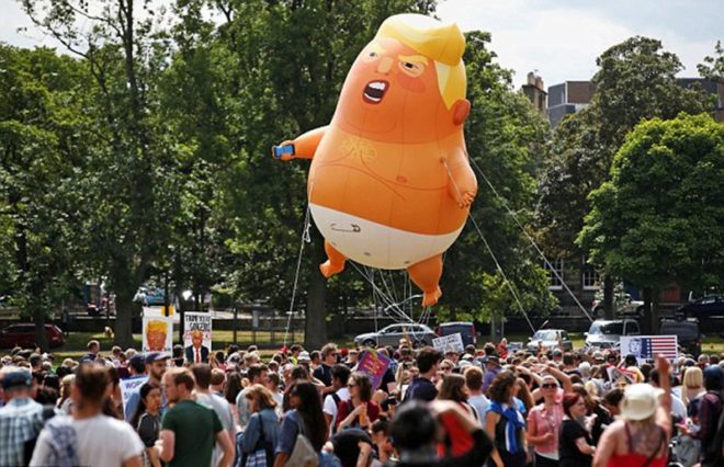 Trump'ın İngiltere ziyaretinde bu balon uçurulmuştu.