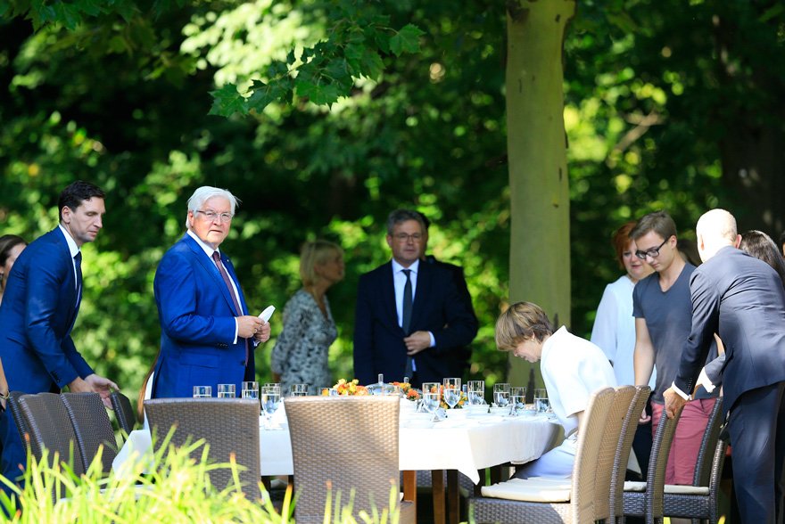 Steinmeier Türkleri konutunda ağırladı.