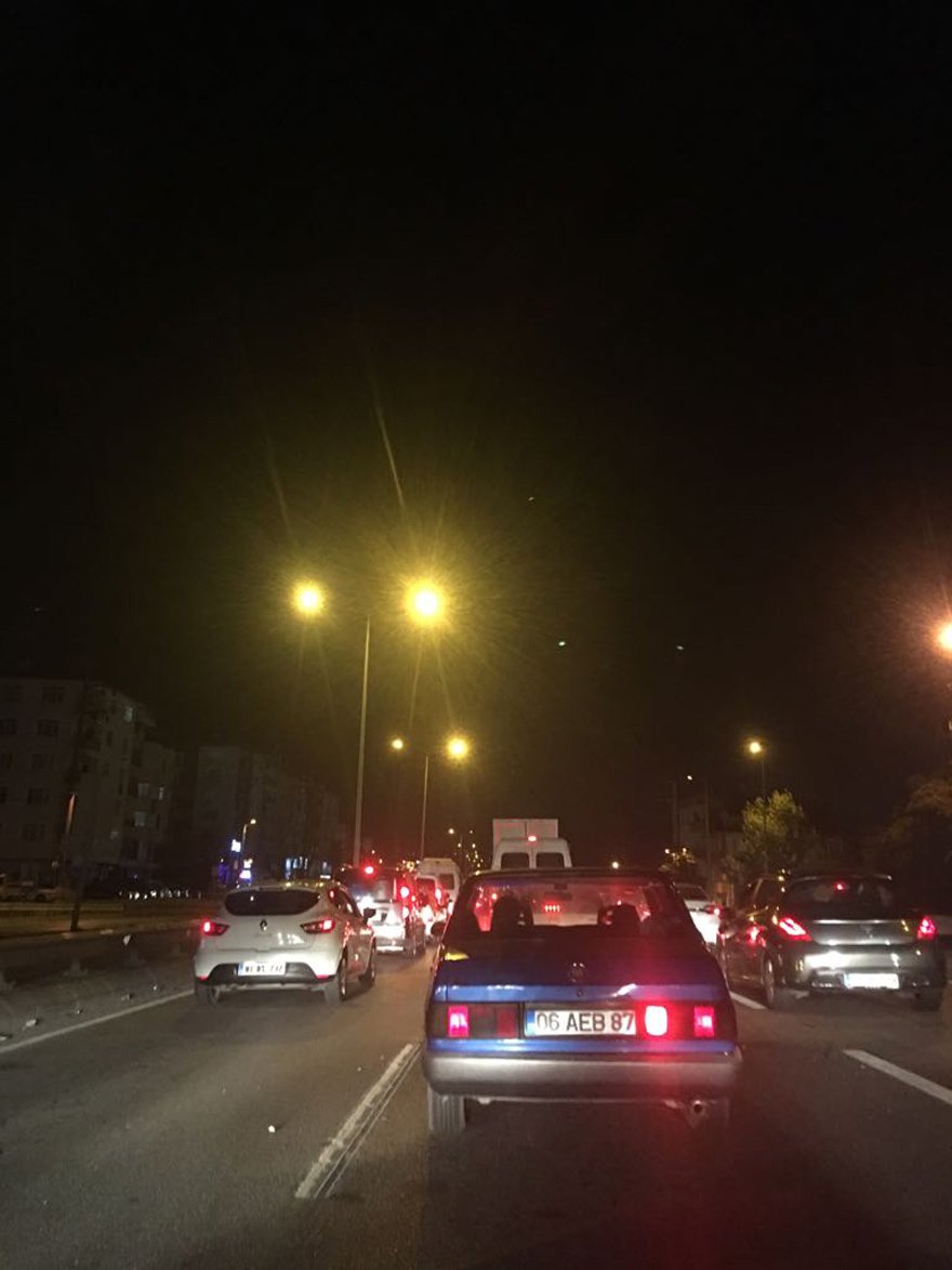 Trafik Kocaeli-Derince'de sürücüleri zor duruma soktu. Foto: Sözcü