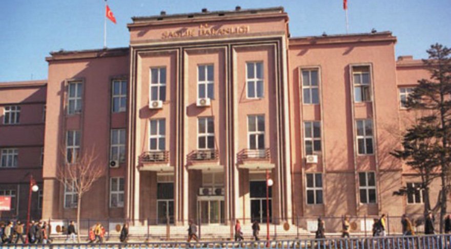 eski binA defterdarlık olacak Sağlık Bakanlığı’nın Sıhhiye’deki eski binası Ankara’ya gelen Avusturyalı mimar Theodor Jost tarafından 1926-1927 yıllarında inşa edilmişti. 