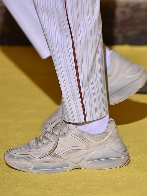 Gucci'nin kirli görünümlü sneakear'ı 1250 Dolar.