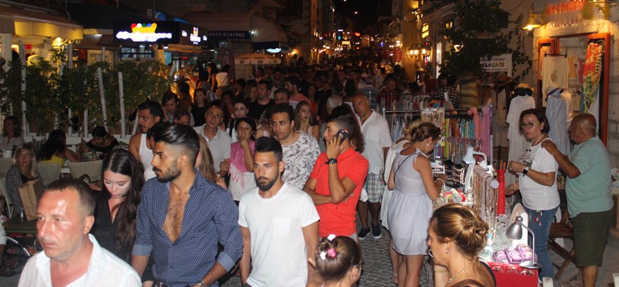 Turizm merkezi Çeşme’ye son dönemde batılılardan çok Arapların geldiği belirtiliyor. 