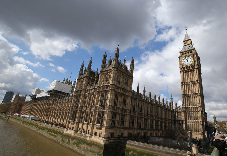 Big Ben, Londra'da Westminster Sarayı'nın yanındaki ünlü saat kulesi.  