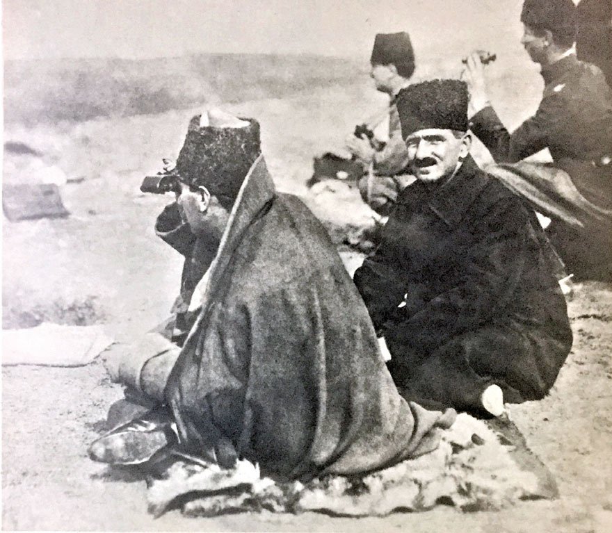Başkomutan Atatürk, Zafertepe’de Sakarya Savaşı’nı yönetirken. (10 Eylül 1921)