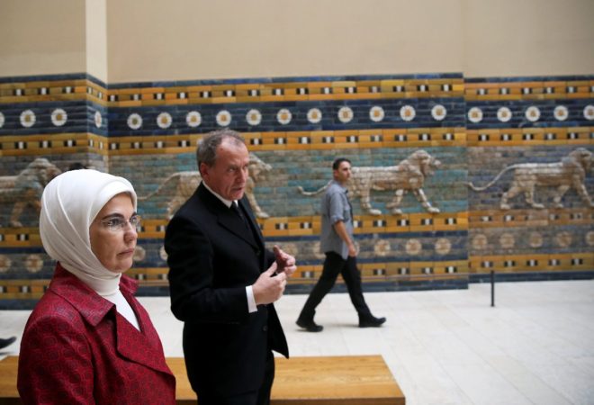 Emine Erdoğan müze ziyaretinde.