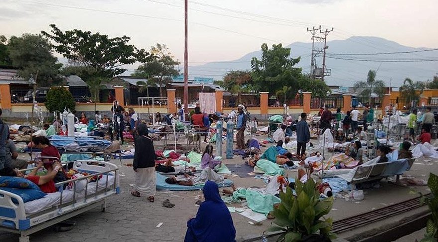 Ülke tsunami sonrası felaketi yaşıyor. DHA