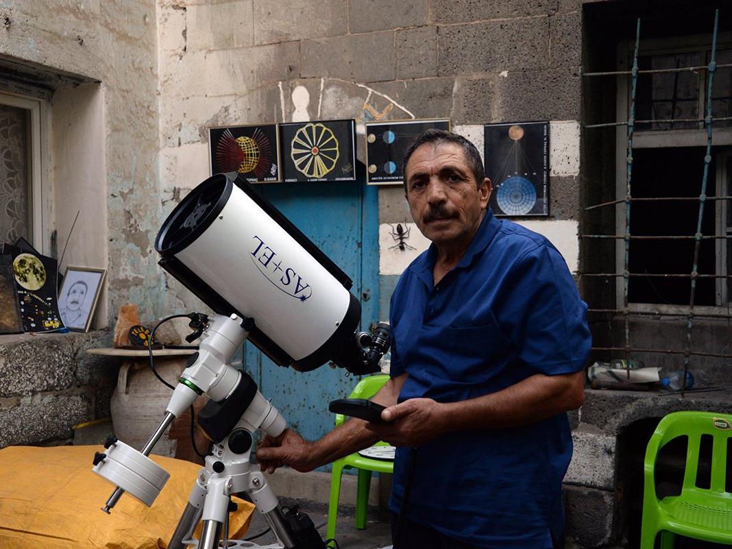 Diyarbakır'ın astronumu Abdulkadir Topkaç teleskobuna kavuştu