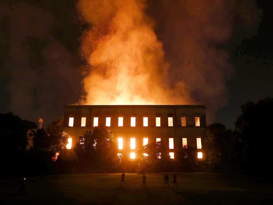 Brezilya'daki 200 yıllık müzede yangın