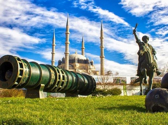 Edirne gezilecek yerler: 17. yüzyılda Avrupa'nın en büyük şehirlerinden olan Edirne gezi rehberi...