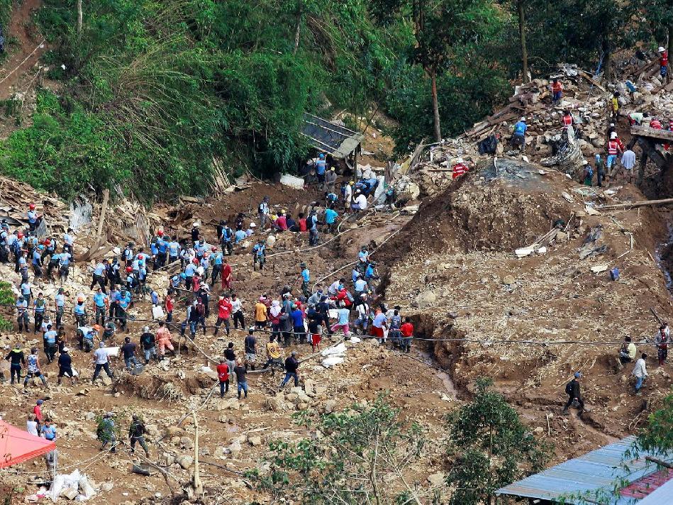 Mangkhut yıktı geçti... Ölü sayısı 81'e yükseldi