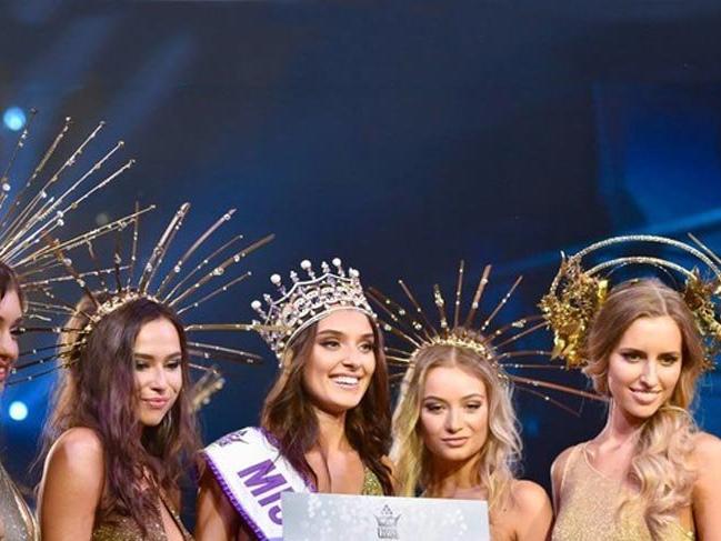 Ukrayna Güzellik Kraliçesi Veronika Didusenko tacını geri vermeyecek