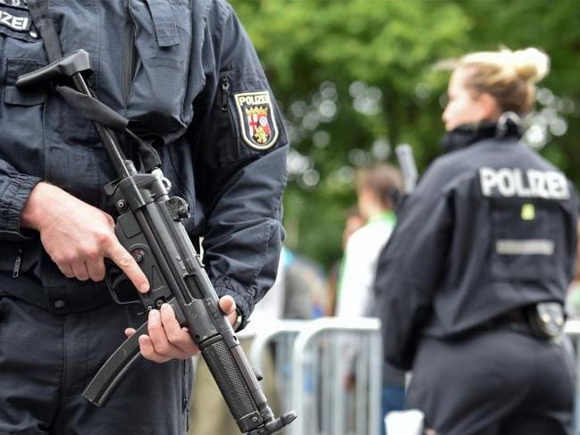 Alman polisinden ilginç uyarı: İtişip kakışmayın