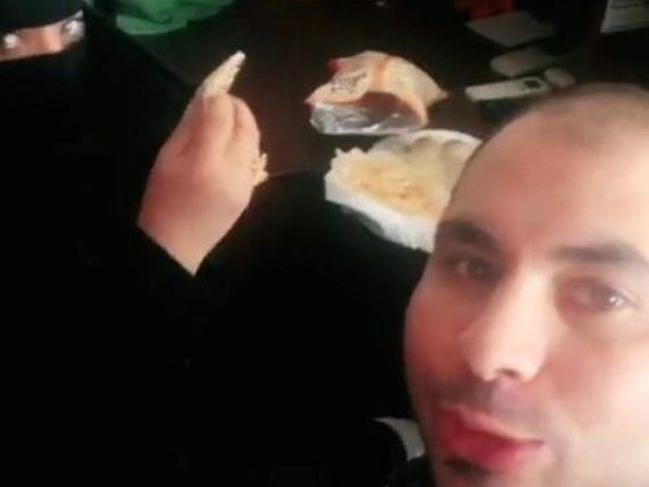 Suudi Arabistan'da bir kadınla kahvaltı yapan kişi gözaltına alındı