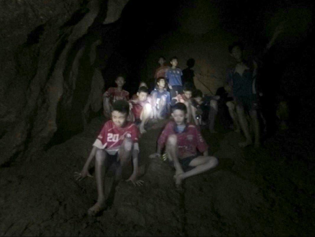 Tayland'lı çocukların kurtarıldığı mağarayı anlatan The Cave'in yönetmeni belli oldu