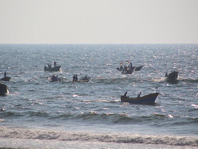 Filistinliler İsrail’in deniz ablukasını kırmak için denize açıldı