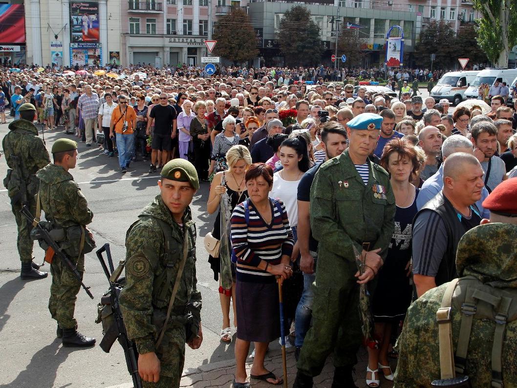 Ukrayna'da Zaharçenko'nun cenaze törenine yüzbinler katıldı
