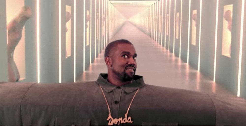 West'in klipteki sempatik tavırları dikkat çekti.