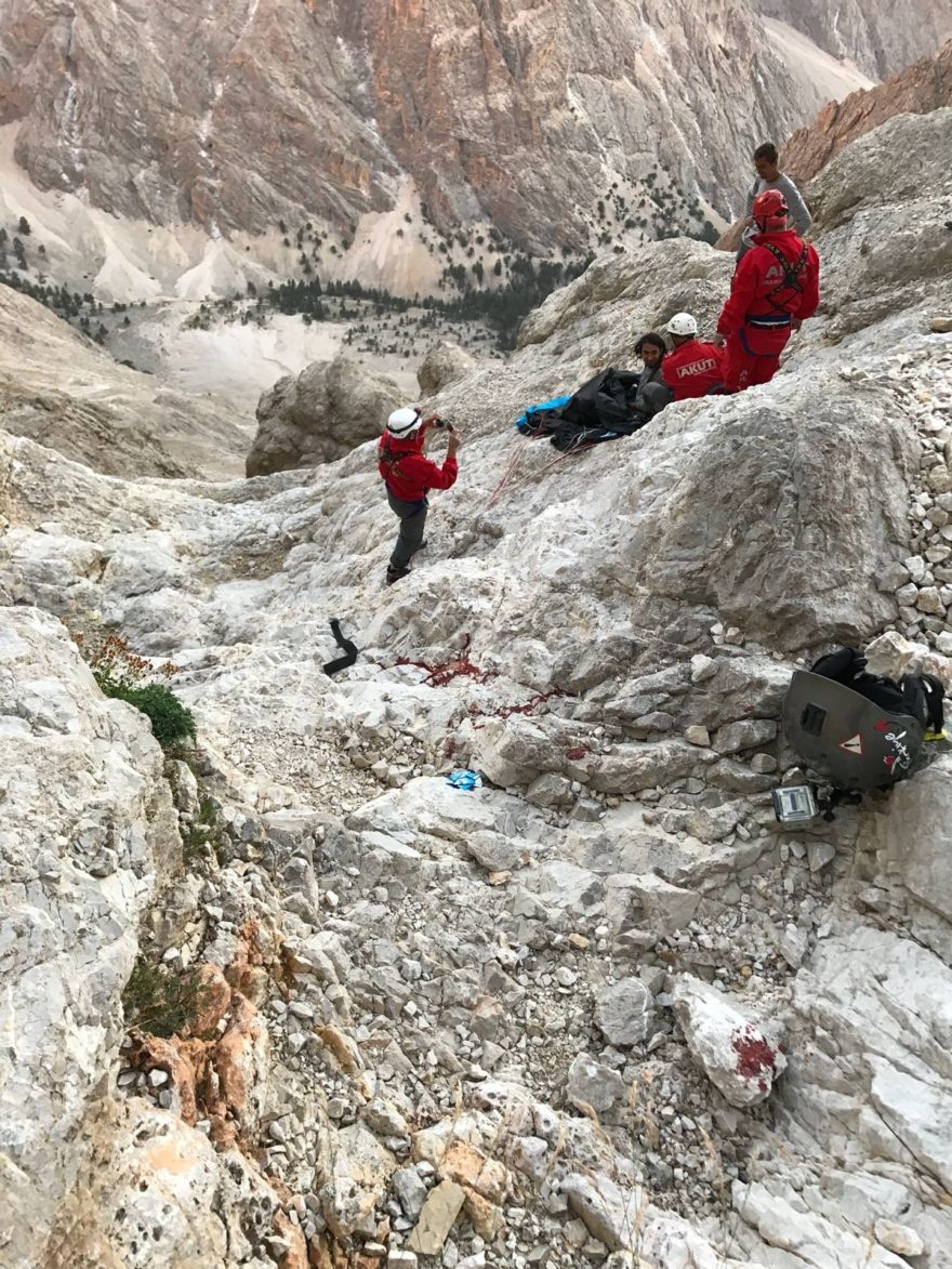 Ekipler talihsiz genci kurtarmak için yoğun çaba harcadı. AA