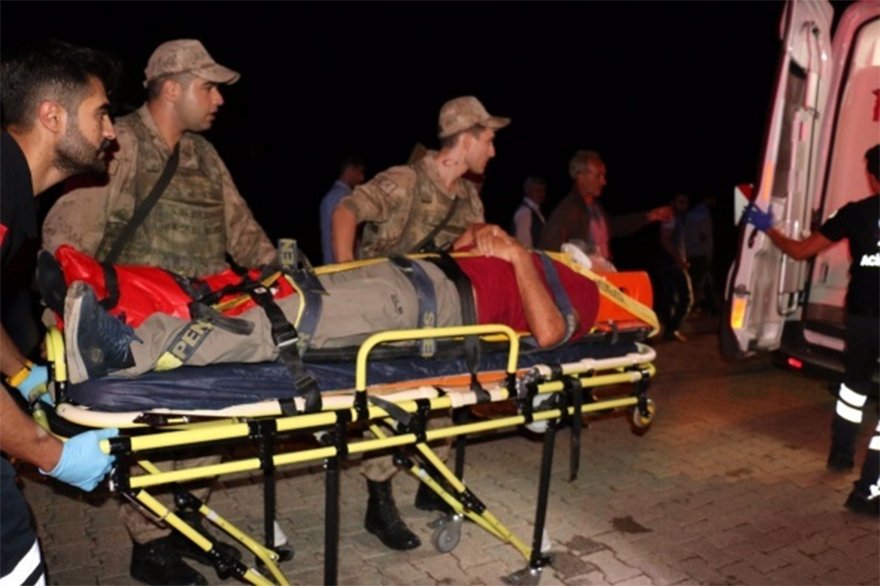 FOTO: İHA - Nemrut Dağı'ndan dönen turist kafilesi kaza yaptı: 16 yaralı