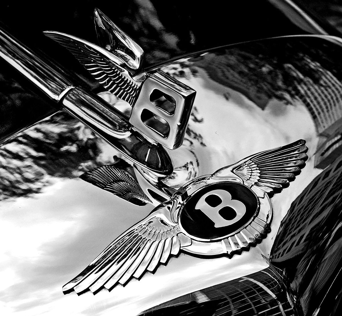 1200px-bentley_badge_and_hood_ornament-bw