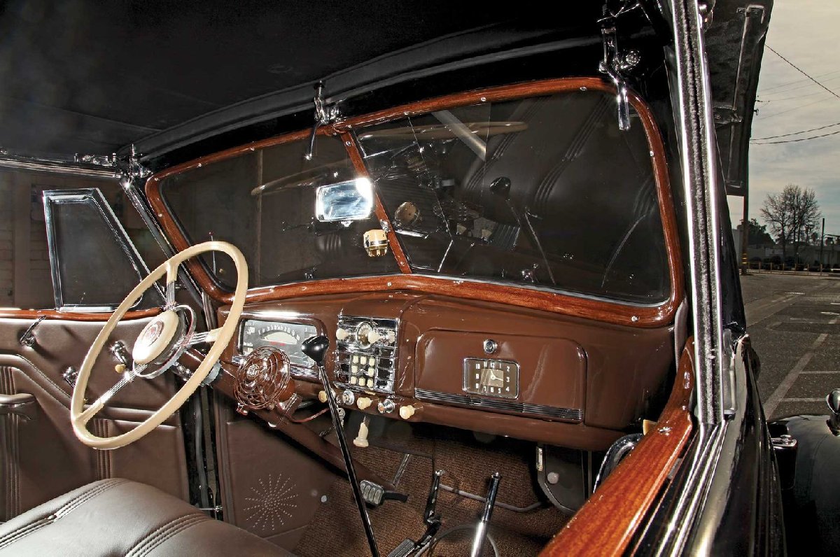 1930-car-interior