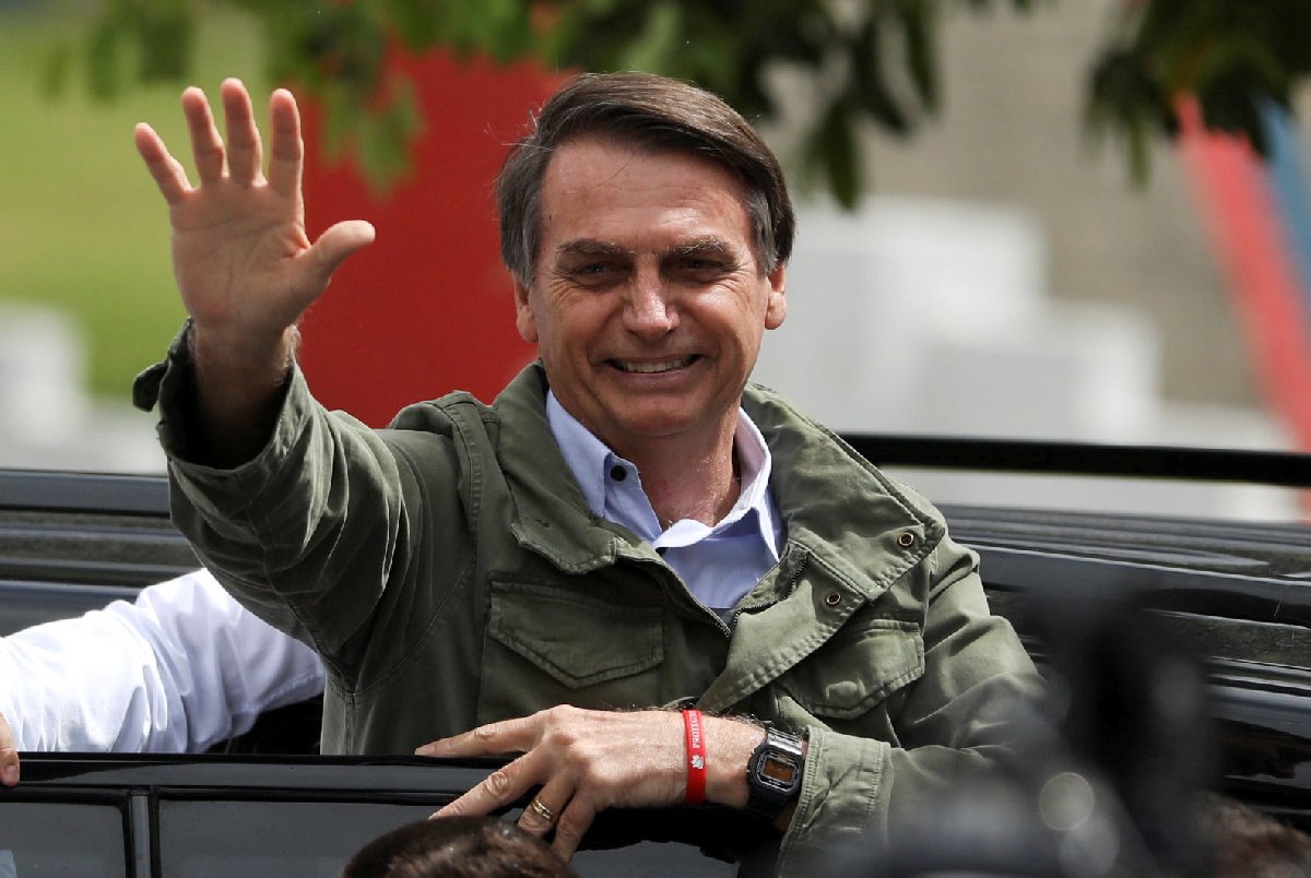 Bolsonaro'nun seçimden zaferle ayrılması sonrasında seçmen sokakta sevinç gösterisi yaptı.