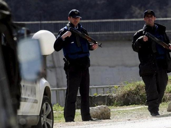 İki ülke arasında kriz çıkaracak olay! Yunan genç polis tarafından vuruldu