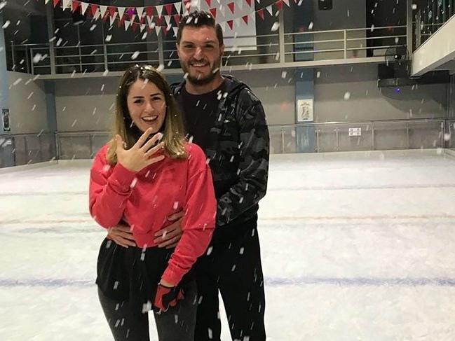 Antalya'da buz üstünde evlilik teklifi
