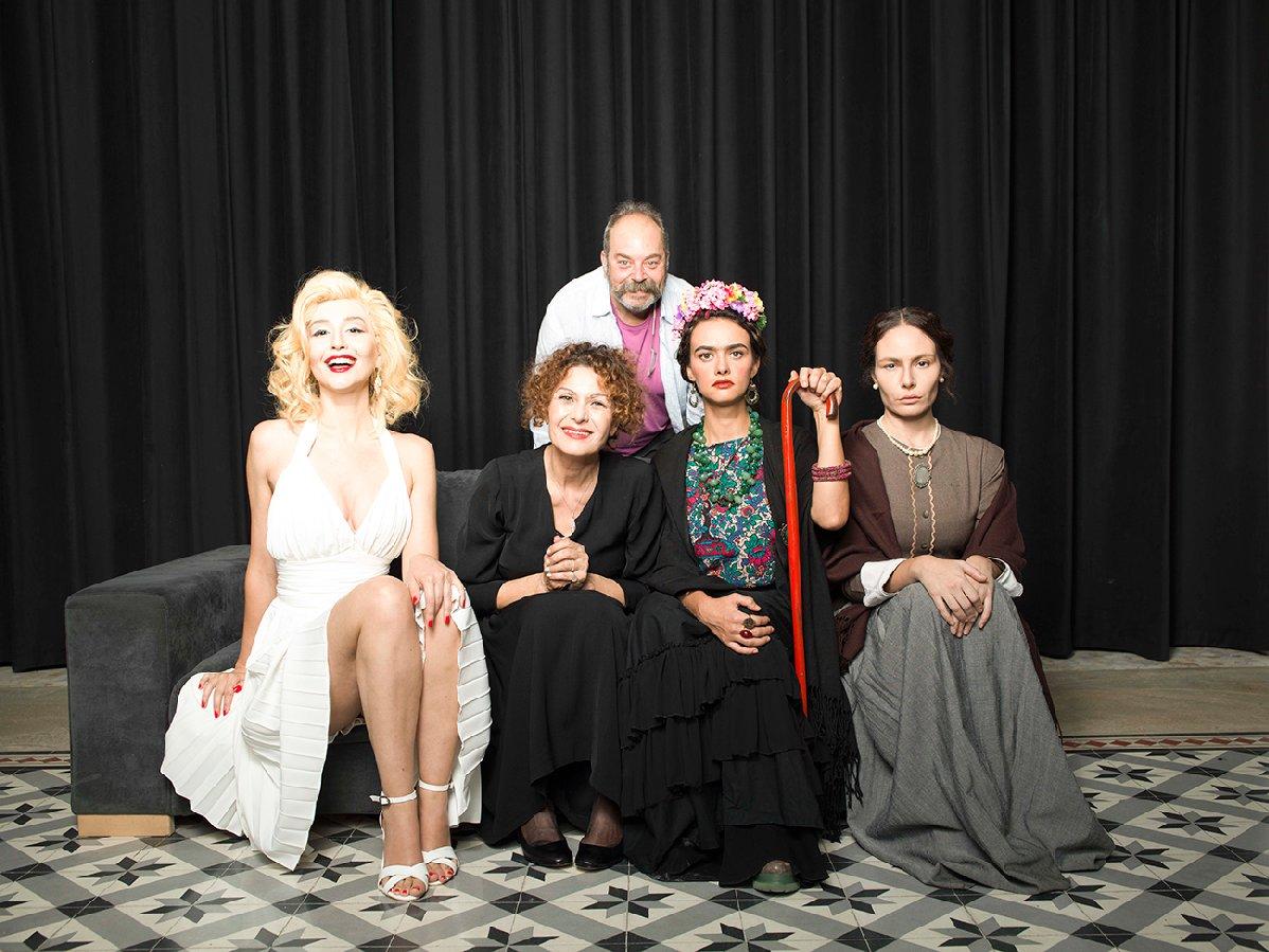 Marilyn Monroe, Edith Piaf, Virginia Woolf ve Frida Kahlo aynı sahnede