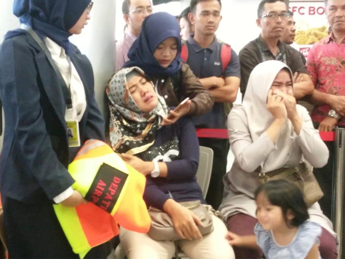 Endonezya'da korkunç kaza: 189 yolcuyla denize düştü
