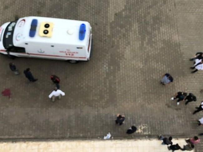 Üniversite öğrencisi 4'üncü kattan ölüme atladı