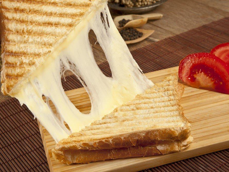 Kaşar peyniri ile tost peyniri arasındaki fark nedir?