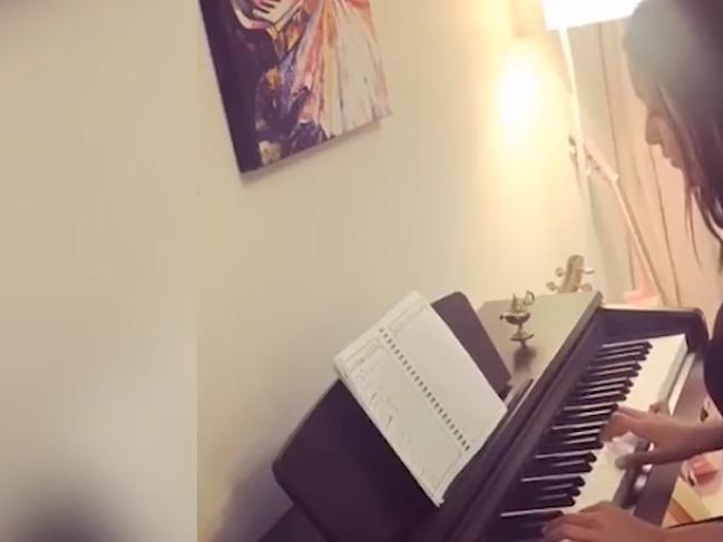 İşte Suudi Arabistan'da sahneye çıkan ilk kadın piyanist