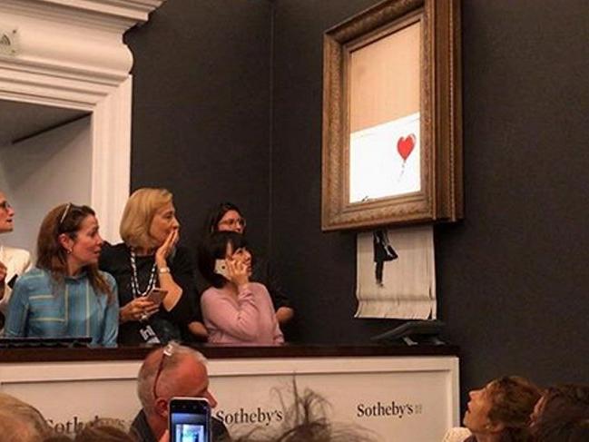 Banksy parçaladı ama 'Kırmızı Balonlu Kız' yine de satıldı