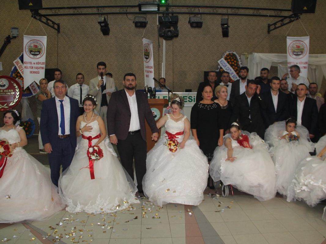 Bursa’da 8 engelli genç kız için temsili düğün düzenlendi