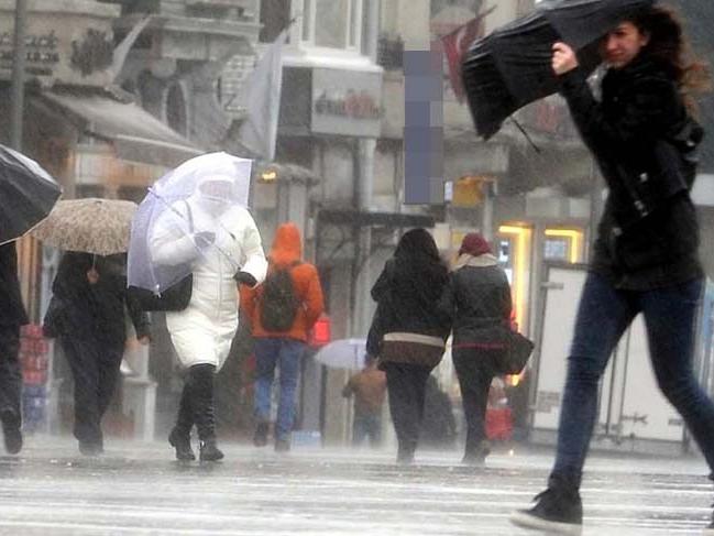 İstanbul yağmurla uyandı! Yağışlar ne zaman bitecek?