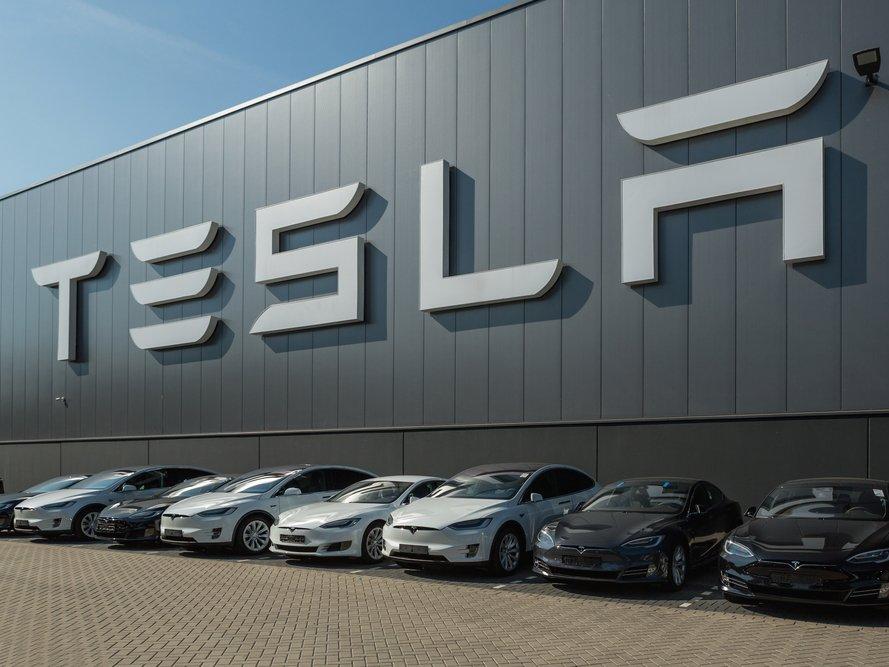 Tesla'dan Çin'e 2 milyar dolarlık yatırım!