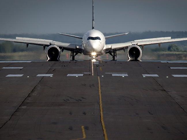 ABD yolcu uçağı Sydney'e acil iniş yaptı