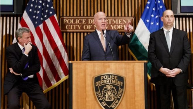 New York Polis Komiseri James O'Neill, New York Belediye Başkanı Bill de Blasio ve FBI Direktör Yardımcısı William Sweeney muhabirlere bilgi verdi. 