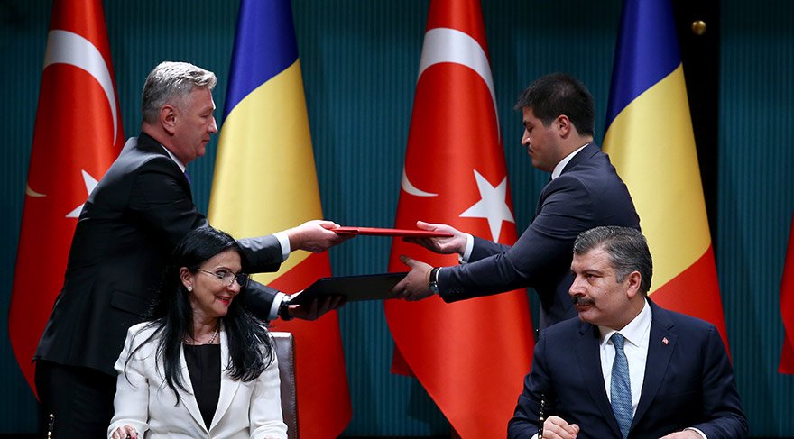 Basın toplantısı öncesinde Türkiye Cumhuriyeti Hükümeti ile Romanya Hükümeti arasında Sağlık ve Tıp Bilimleri alanında işbirliğine yönelik anlaşma imzalandı. Anlaşmayı Türkiye adına Sağlık Bakanı Fahrettin Koca imzaladı. FOTO:AA