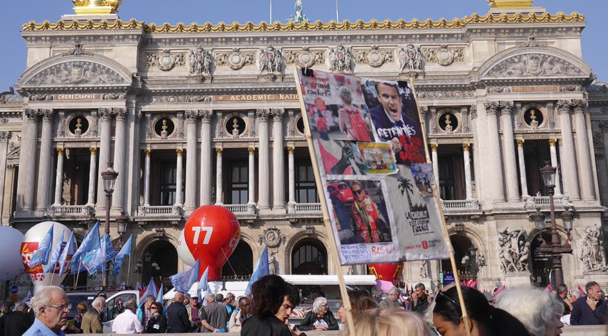 Fransa'da 9 sendika ve 6 derneğin çağrısıyla binlerce emekli, ülke genelinde protesto yürüyüşü düzenledi. Başkent Paris'te Opera Meydanı'nda toplanan binlerce kişi, buradan Republique Meydanı'na kadar yürüdü. FOTOĞRAFLAR:AA