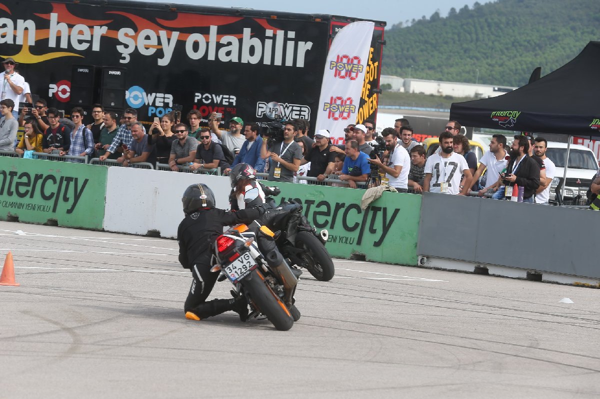 v-weekend-motoring04