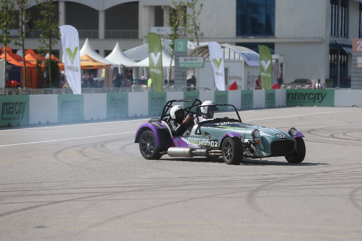 v-weekend-motoring06