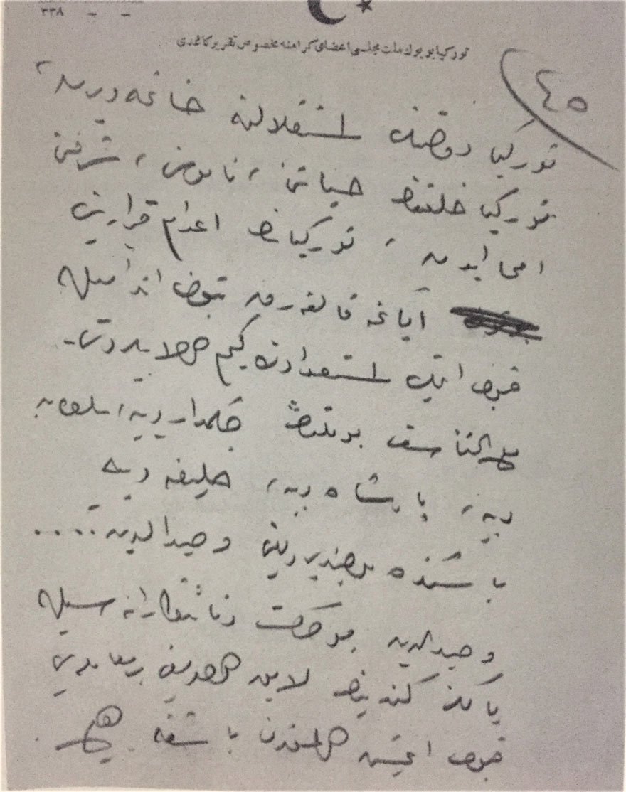 Atatürk, 1 Kasım 1922’de saltanatın kaldırılması dolayısıyla yapacağı konuşmanın el yazısı taslaklarında Vahdettin’in ihanetinden ‘Vahdettin’in (...) bu hareketi denaatkaranesi’, yani ‘bu alçakça hareketi’ diye söz ediyor.