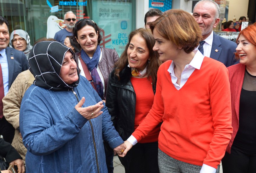‘2019’DA DAHA ÇOK KADIN ADAY GÖRECEĞİZ’ Yerel seçim hazırlıklarına başlayan CHP İstanbul İl Başkanı Kaftancıoğlu, kenti sokak sokak geziyor. Halkın derdini dinliyor. Kaftancıoğlu, “Her bölgede bir kadın belediye başkanı olması İstanbul için kazanımdır. Hedefimiz bu” diyor. 
