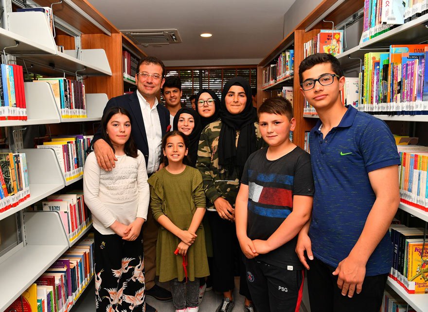 80 BİN KİTAPLIK KÜTÜPHANE KURDULAR CHP’li Ekrem İmamoğlu, Atatürk Kültür ve Sanat Merkezi’nde 80 bin kitaplık bir de kütüphane yer aldığını söyledi. 