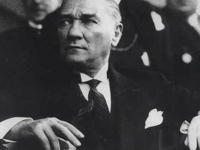 10 Kasım şiirleri ve sözleri: Mustafa Kemal Atatürk'ü anmak için 10 Kasım gününe özel sözler...