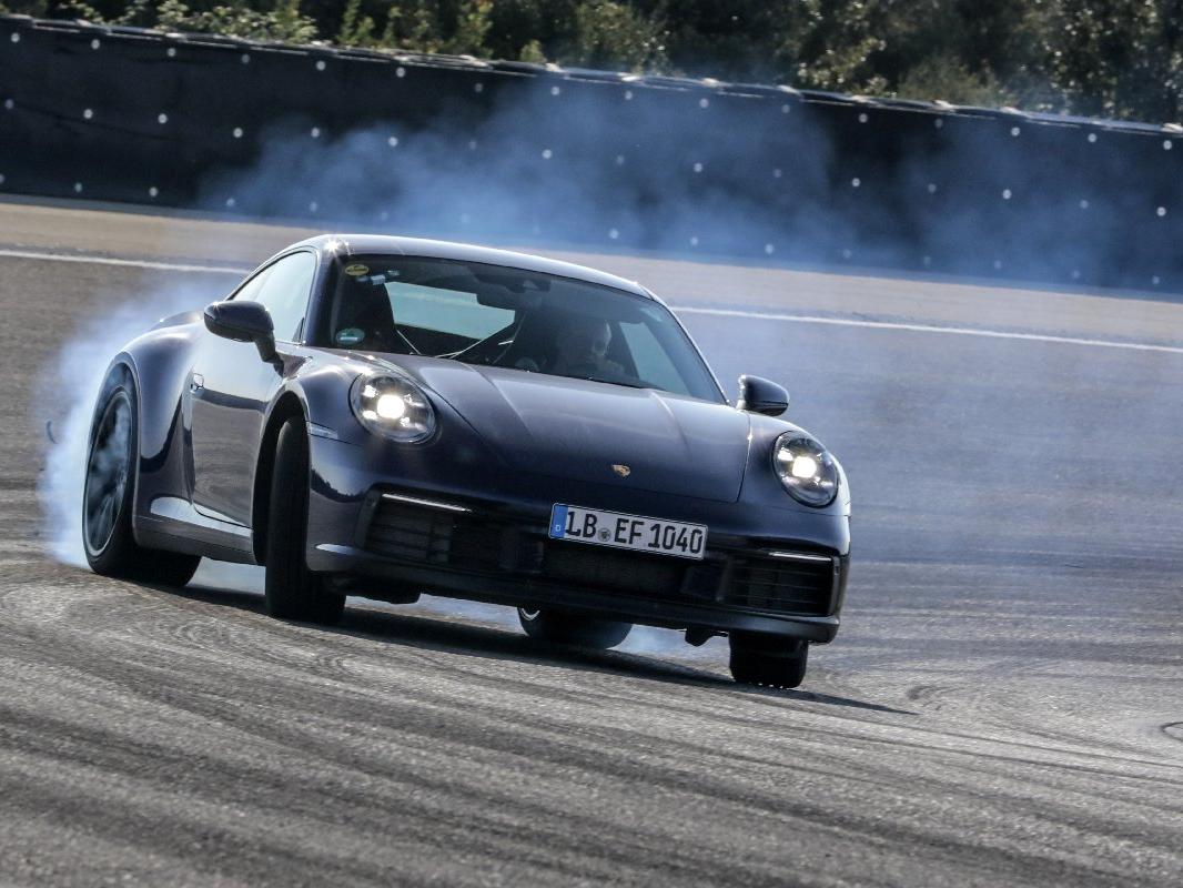 Yeni Porsche 911'den ilk detaylar!