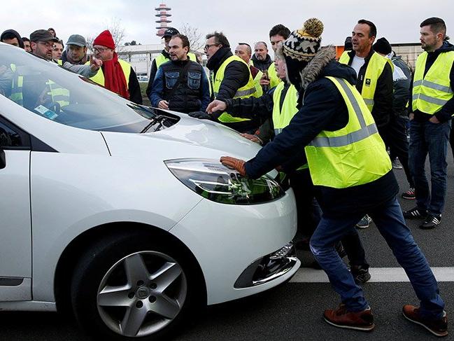 Fransa'da protestocuyu ezerek öldüren kadın hakkında soruşturma başlatıldı