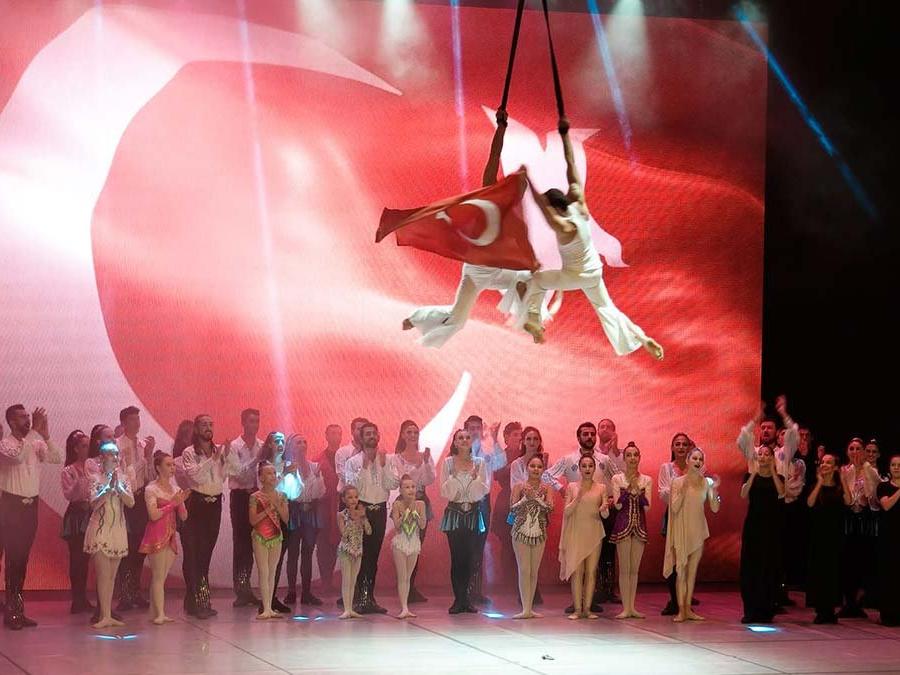 Anadolu Ateşi, yenilenmiş gösterisiyle sahnede